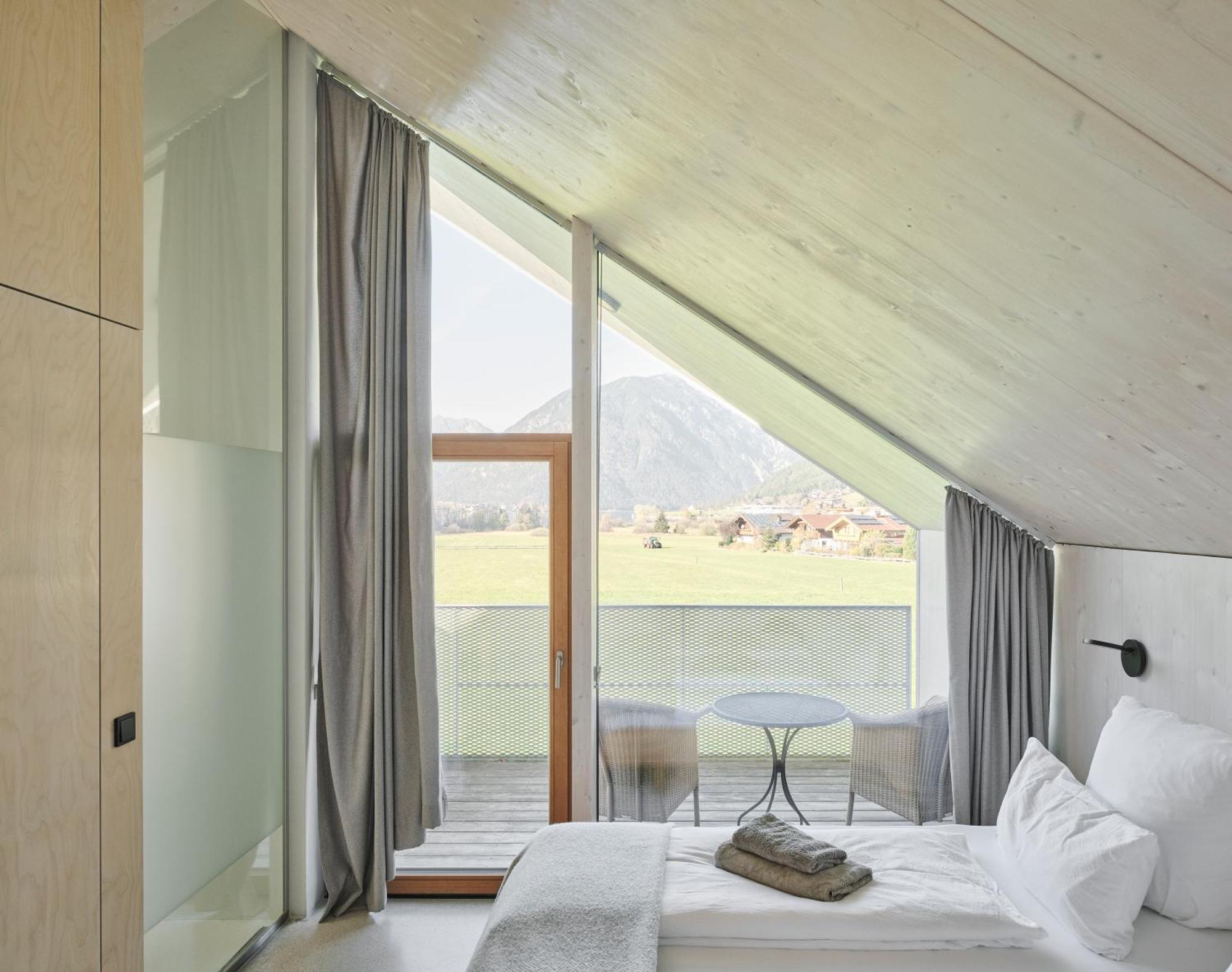 Urban Mountain Chalet With Lake View Maurach  Esterno foto